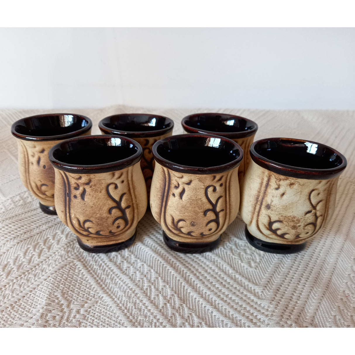 Set Sticla in forma de Vioara cu 6 cescute, Ceramica