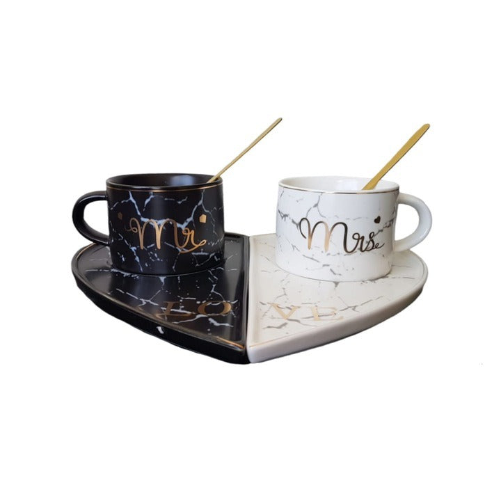 Set 2 cesti , ceramica, cu farfurioare si lingurite,Mr&Mrs, forma de inima,marmotate, 200 ml