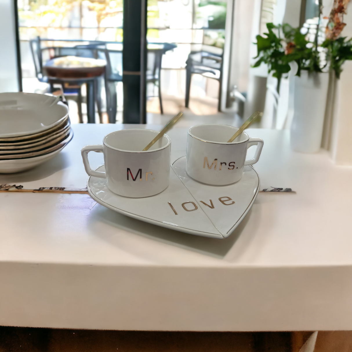 Set doua cani cu farfuriute jumatati inima si lingurite, Ceramica, 150 ml