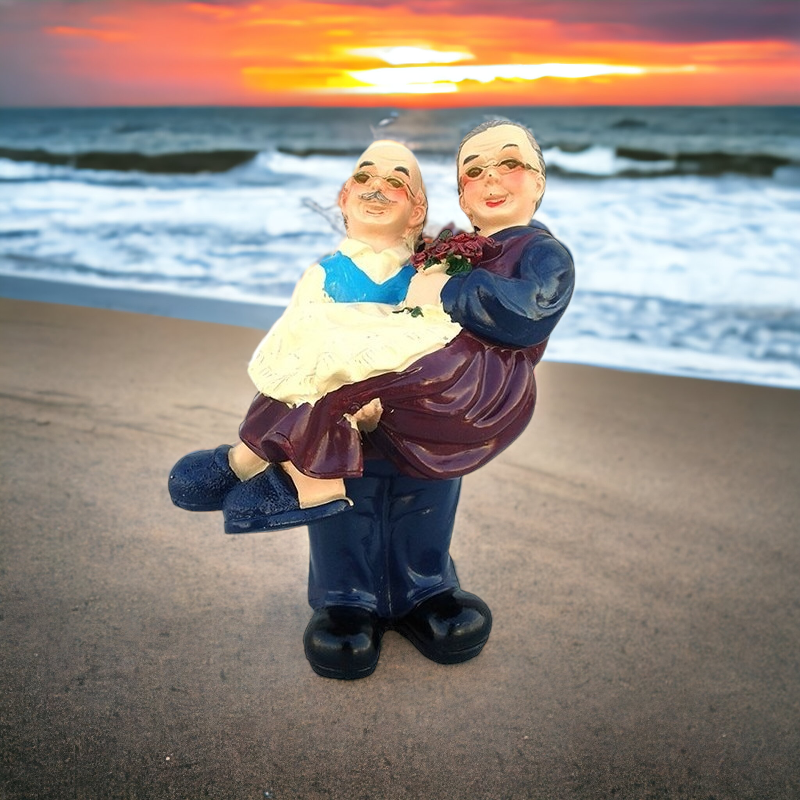 Figurina Bunic cu Bunica in brate 10×15 cm