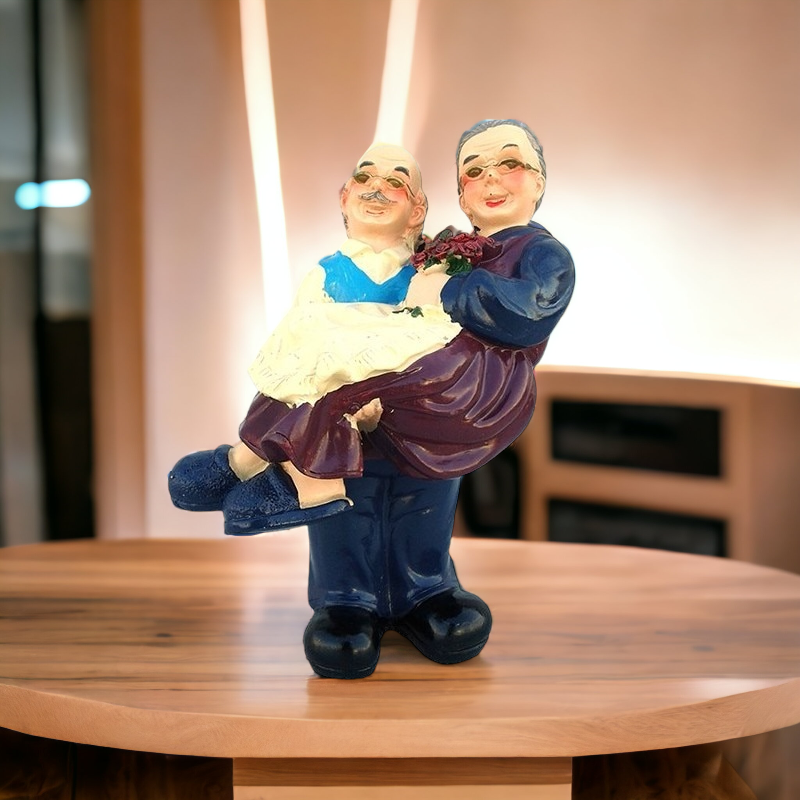 Figurina Bunic cu Bunica in brate 10×15 cm