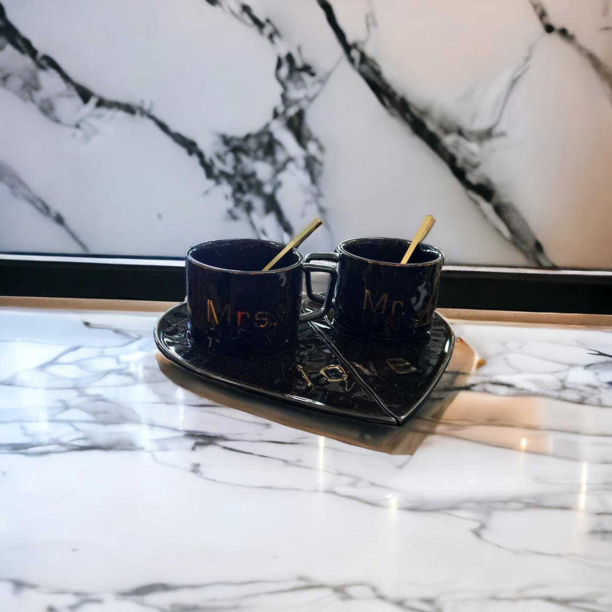 Set doua cani cu farfuriute jumatati inima si lingurite, Ceramica, 150 ml