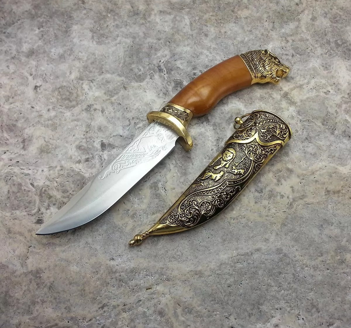 Pumnal Metalic Gravat , cu Teaca si Cutie ,Auriu, 201 g, 27cm