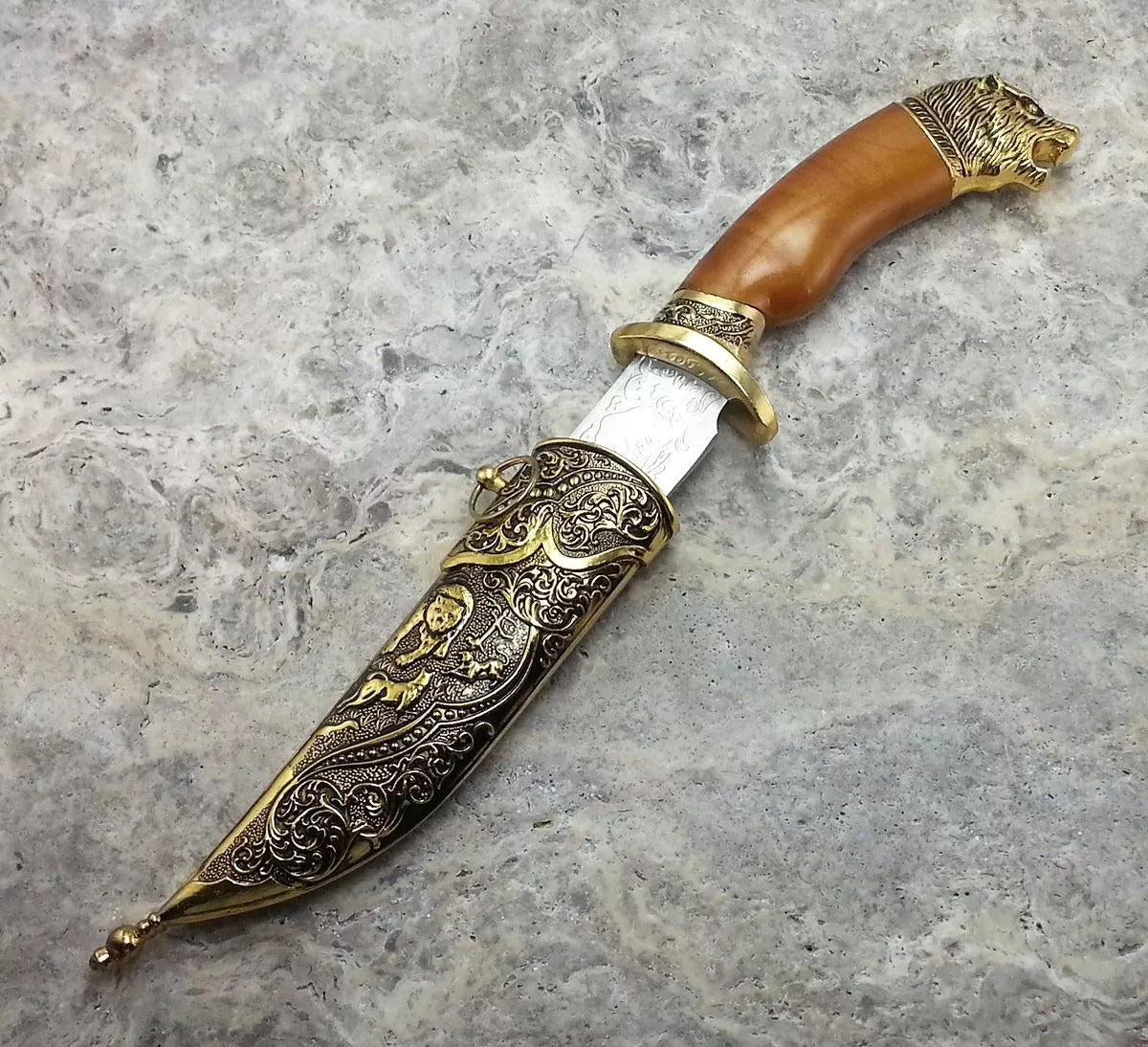 Pumnal Metalic Gravat , cu Teaca si Cutie ,Auriu, 201 g, 27cm