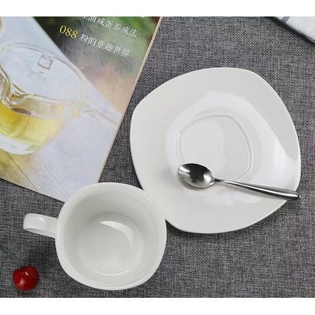 Set 6 Cesti 220 ml si 6 Farfurii portelan pe Suport de Bambus