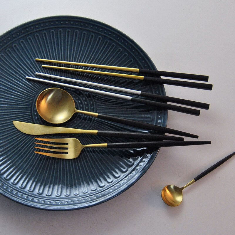 Set 24 de tacamuri Diplomat