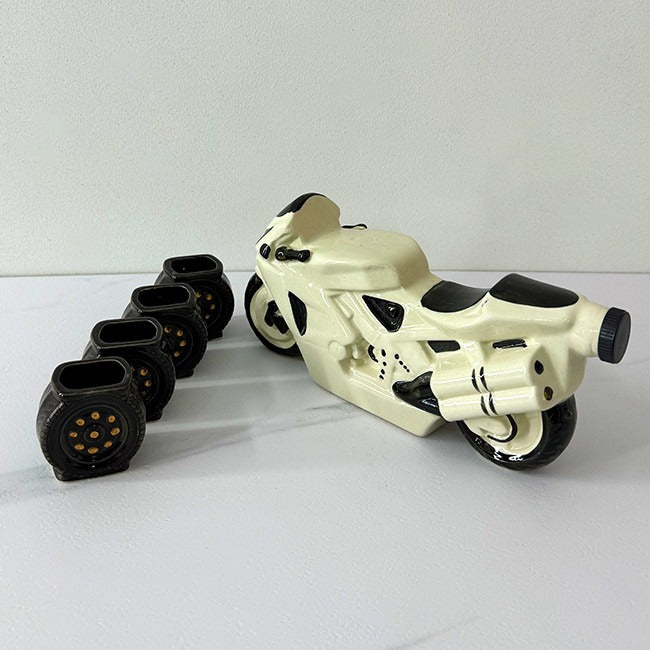 Set ceramica pentru bautura, in forma de Motocicleta 500 ml cu 4 pahare , 25 ml