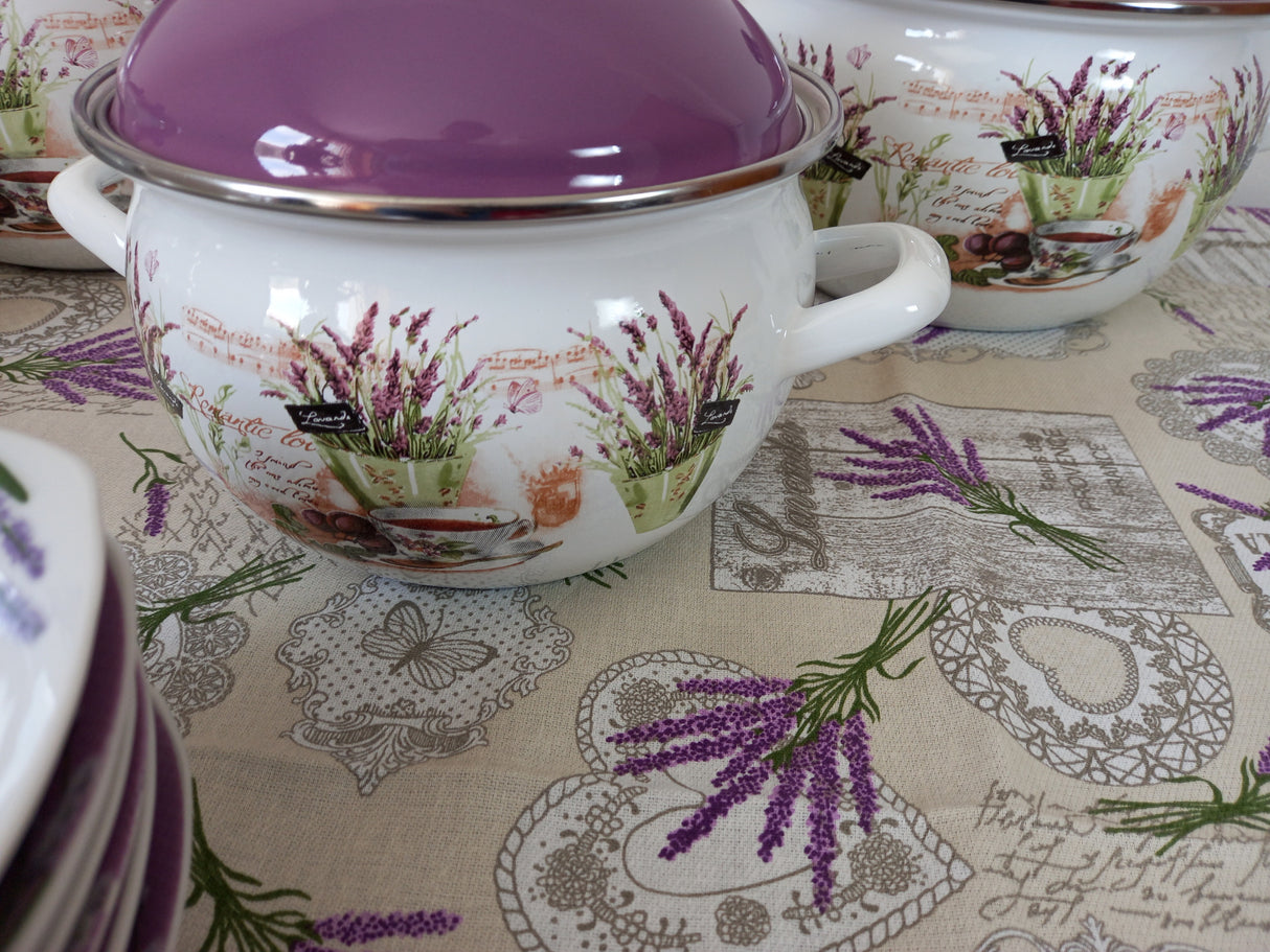 Set Lavanda - Fata de masa 150x160 cm, Set 5 Oale Cu Capac Emailate, Alb cu Imprimeu, Savasan