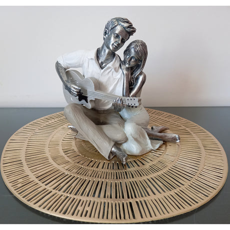 Statueta din Rasina, Calitate Superioara, Cuplu cu Chitara, 22 cm
