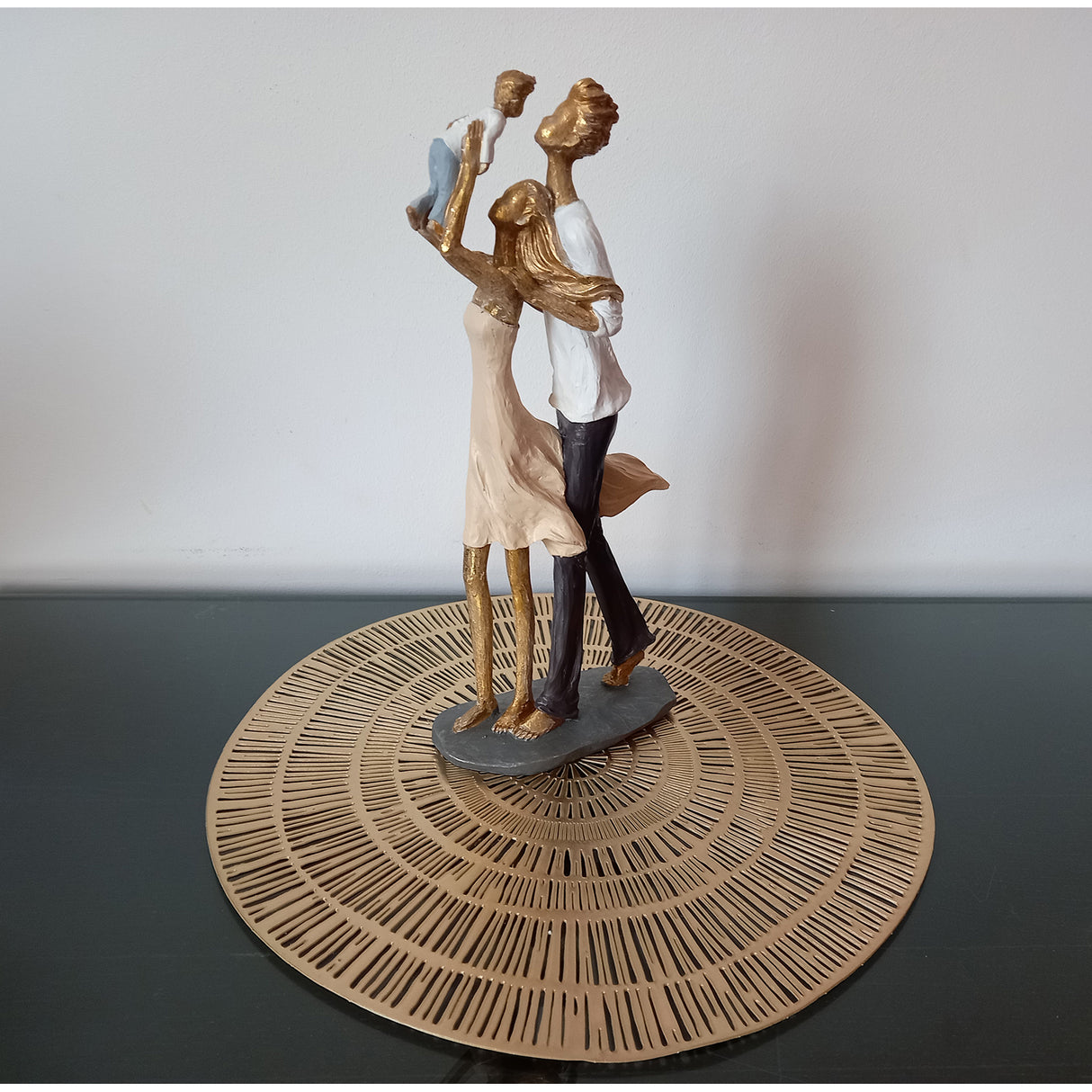 Statueta din Rasina, Calitate Superioara, Familie Dansand, 35 cm