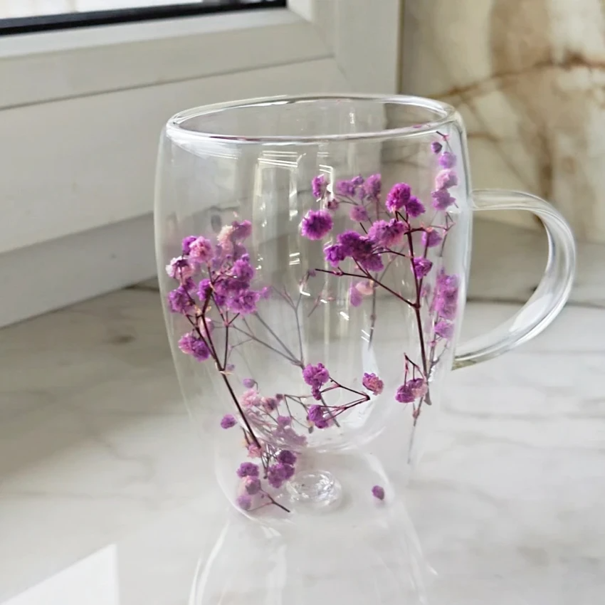 Set 2 Cani cu Pereti Dubli din sticla termorezistenta , Flori Multicolore 350 ml si 2 Lingurite Aurii