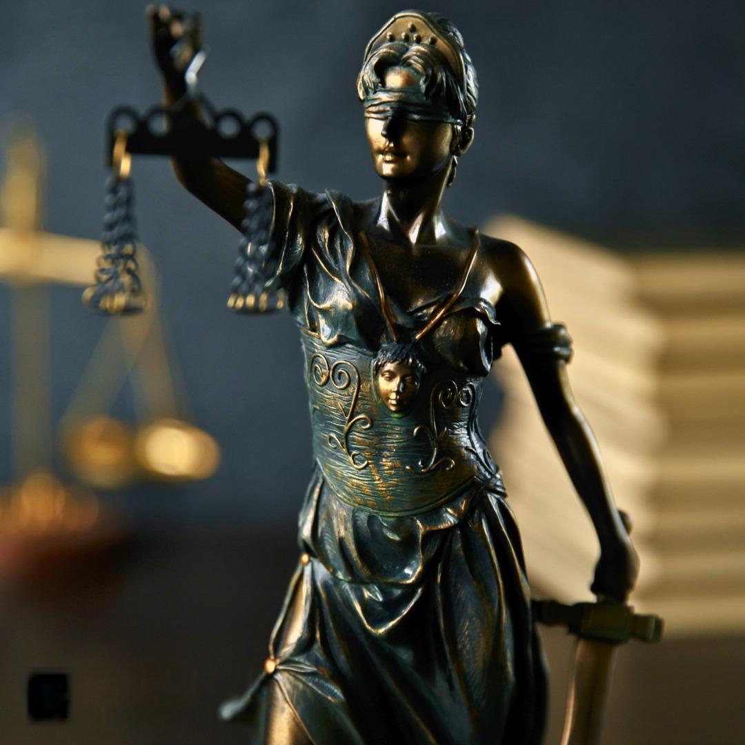 Statueta Zeita Justitiei Themis