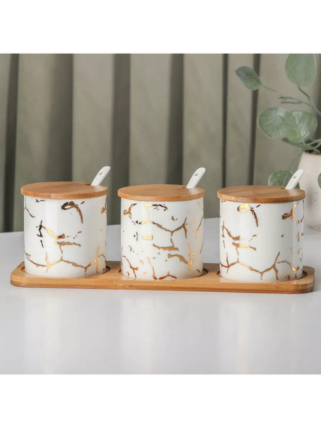 Set 3 recipiente condimente din ceramica alb-auriu cu lingurite , capace si tavita bambus