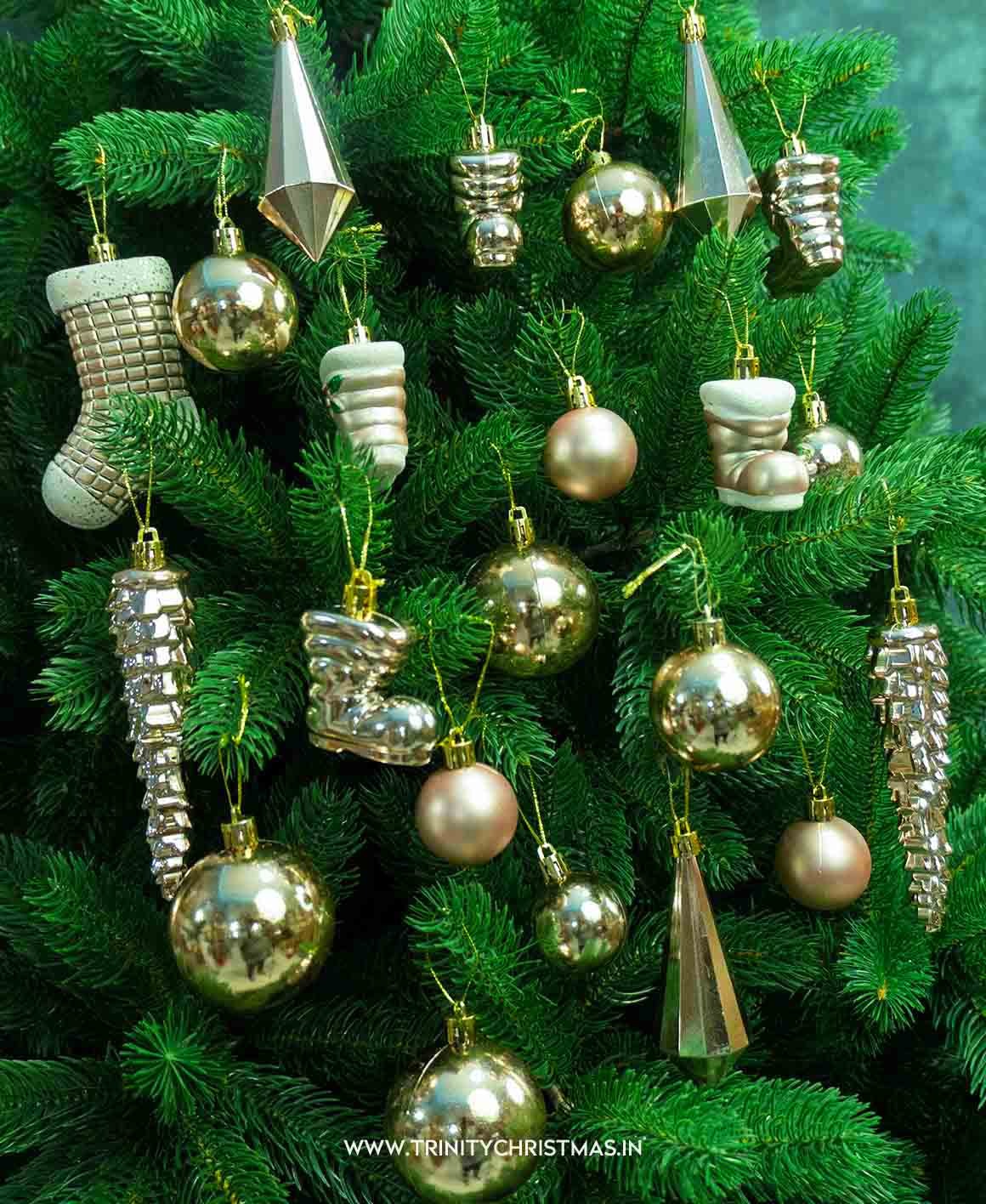 Set 21 de Ornamente Brad , Diverse Forme si Dimensiuni, Plastic