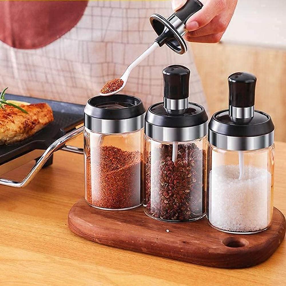 Set Oliviera 600 ml si 3 recipiente condimente cu lingurite 200 ml, sticla + plastic