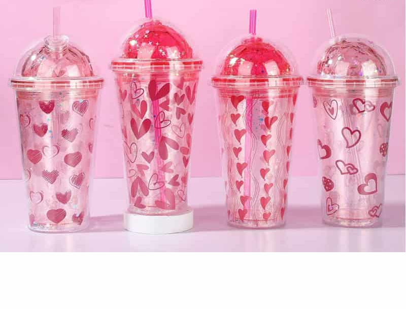 Pahar din plastic cu capac bombat si pai, color, 450 ml