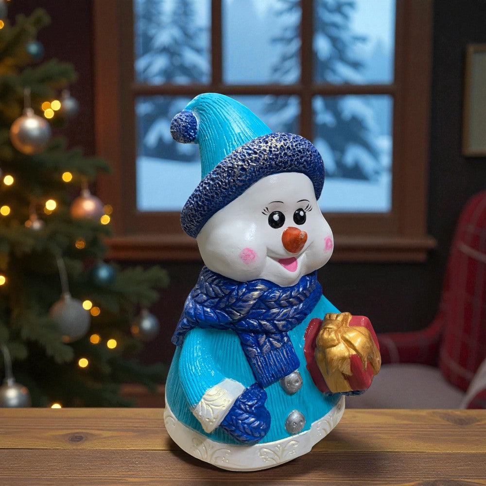 Figurina/Decoratiune Om de Zapada cu cadou, pictata manual, rasina, 28 cm