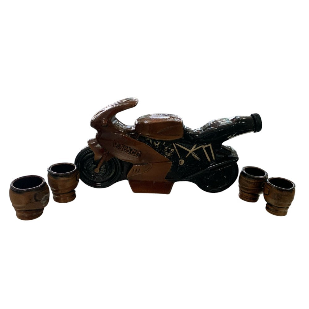 Set ceramica pentru bautura, in forma de Motocicleta 500 ml cu 4  pahare , 25 ml