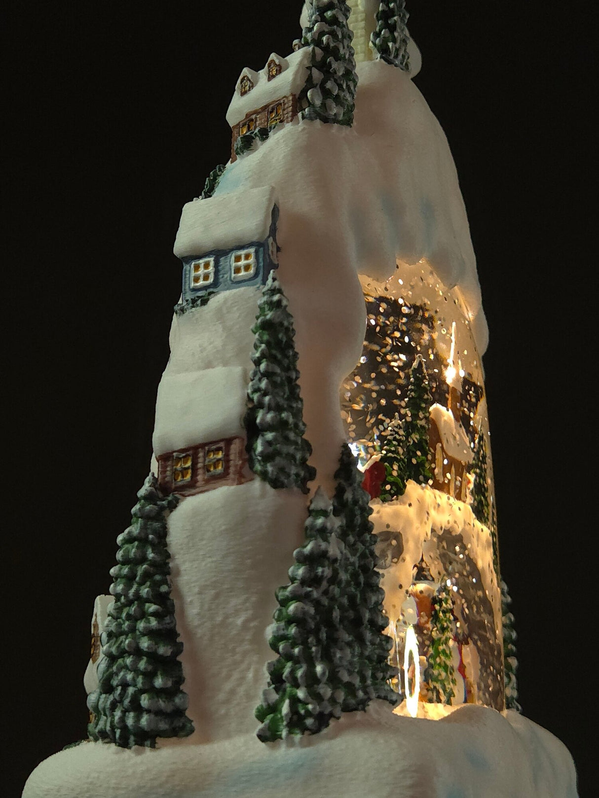 Decoratiune Muzicala - Casa de Anul Nou cu om de zapada, cu apa si scilipic miscator , 28x15 x10 cm