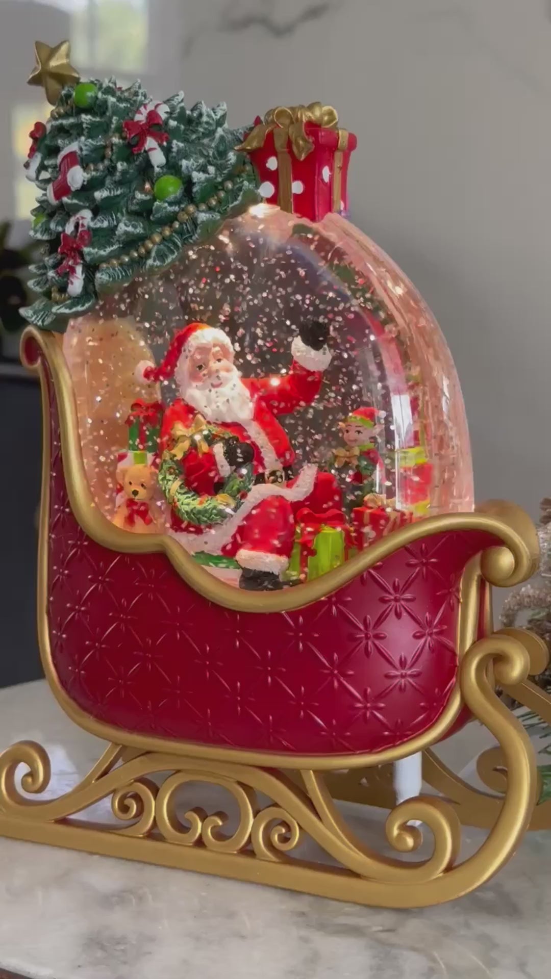 Decoratiune Muzicala - Sania lui Mos Craciun ,cu apa si scilipici miscator, 24 cm